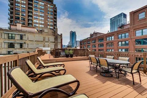 $499,900 | 420 West Ontario Street, Unit 305, Chicago, IL 60654