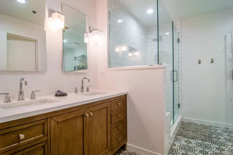 $499,900 | 420 West Ontario Street, Unit 305, Chicago, IL 60654