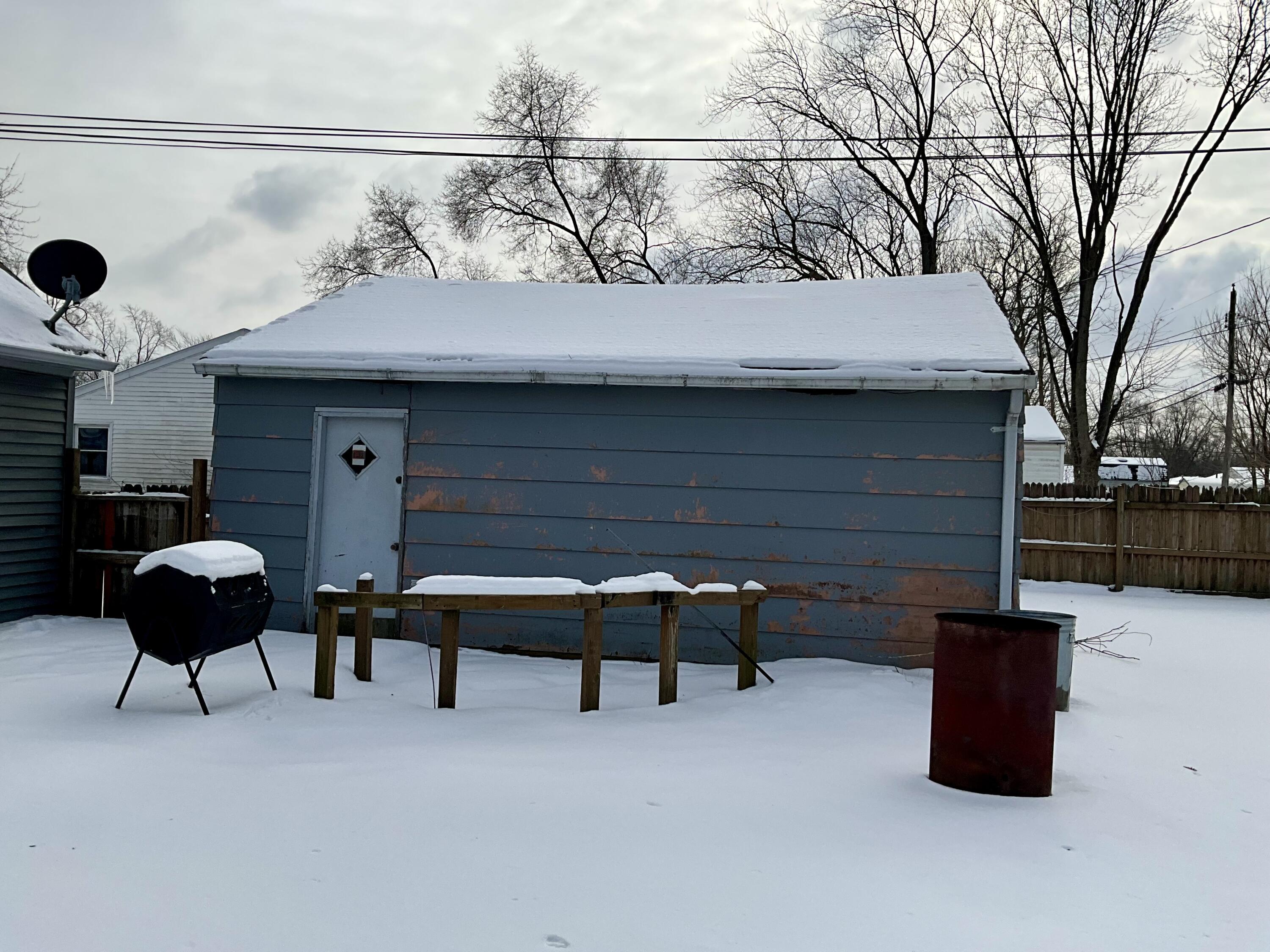 734-1 Juniper Road Valparaiso, IN 46385 - Photo 32 of 34 a backyard of a house with table and chairs
