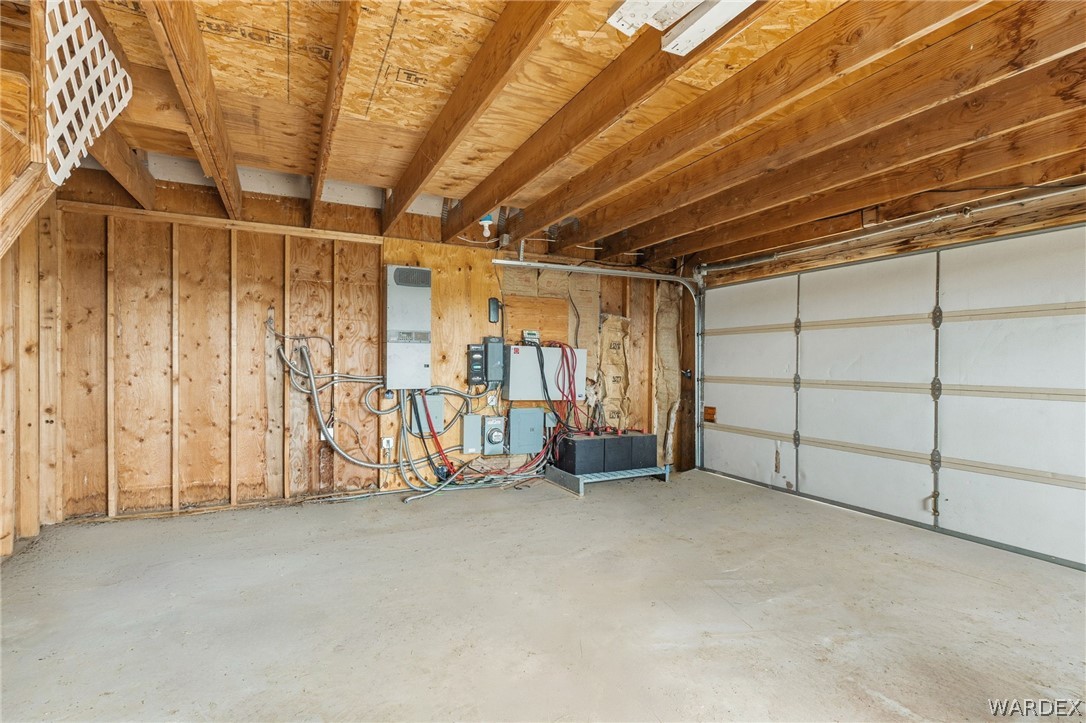 3894 North Lookout Canyon Road Kingman, AZ 86401 - Photo 39 of 64 View of garage