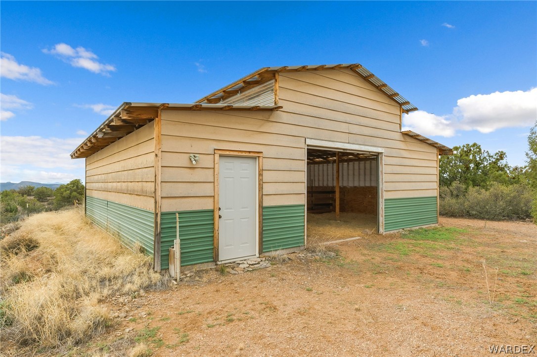 3894 North Lookout Canyon Road Kingman, AZ 86401 - Photo 46 of 64 View of pole building
