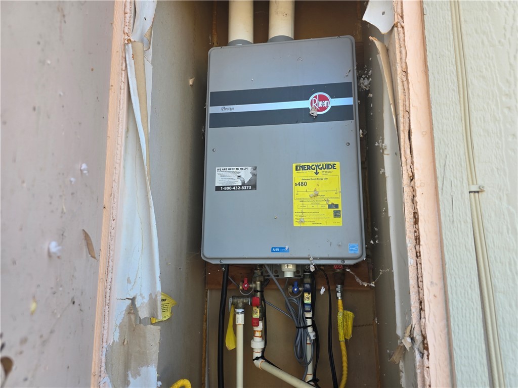 3894 North Lookout Canyon Road Kingman, AZ 86401 - Photo 59 of 64 Utilities featuring water heater