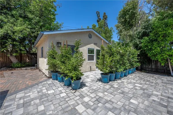 $1,950 | 6637 Radford Avenue, North Hollywood, CA 91606