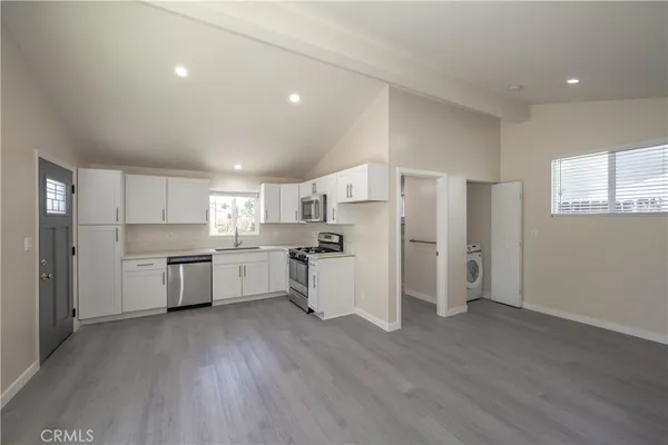 $1,950 | 6637 Radford Avenue, North Hollywood, CA 91606