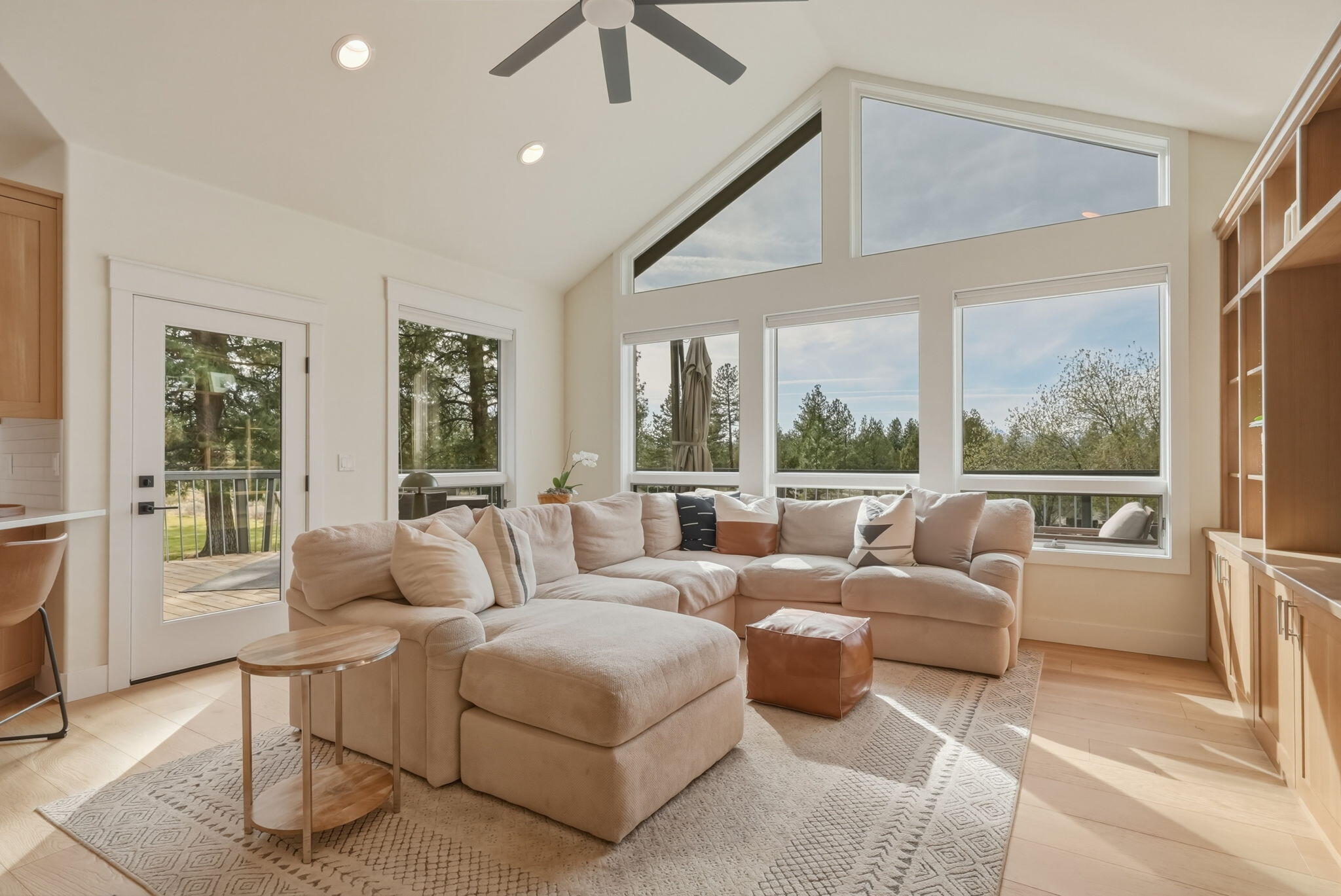 21680 Butte Ranch Road Bend, OR 97702 - Photo 19 of 65 GREAT ROOM