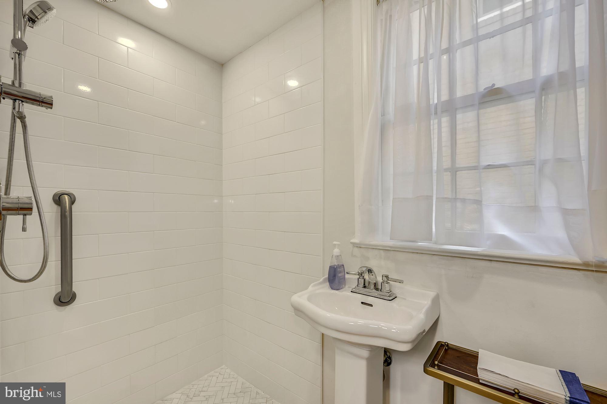 3255 P Street Northwest Washington, DC 20007 - Photo 8 of 19 Ground Floor Bath