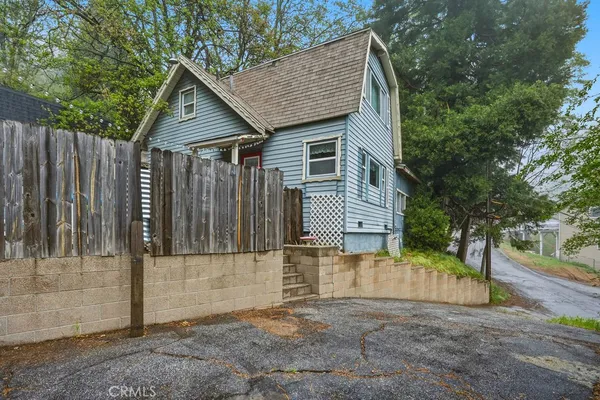 a view of a house