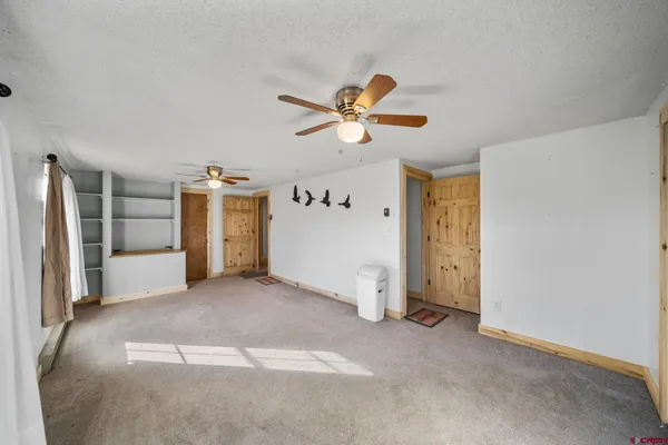 a view of a livingroom with a ceiling fan