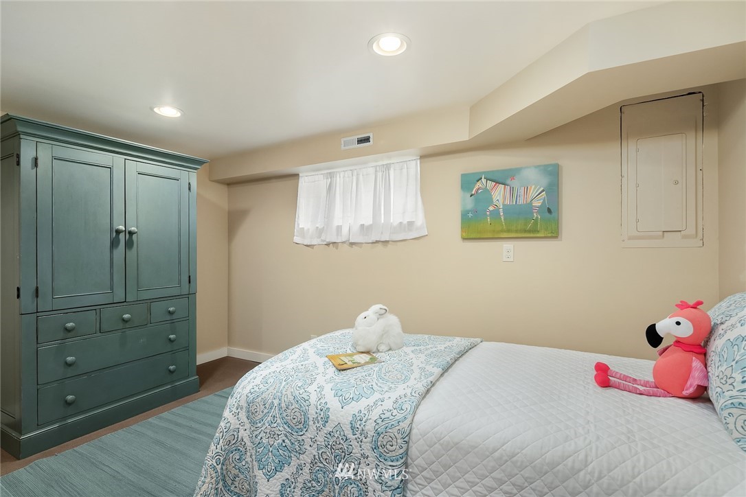112 North 58th Street Seattle, WA 98103 - Photo 19 of 27 a bedroom with a bed and a window