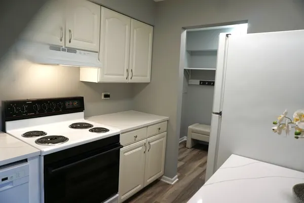 $1,500 | 2650 Brookwood Way Drive, Unit 118B, Rolling Meadows, IL 60008