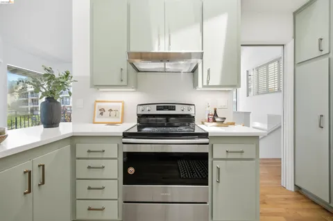 $1,098,000 | 3 Windward Hill, Oakland, CA 94618