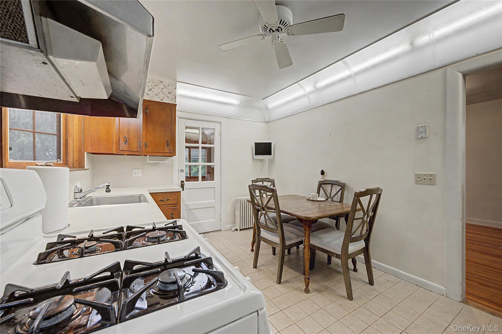 40 Dewey Avenue New Rochelle, NY 10801 - Photo 9 of 17