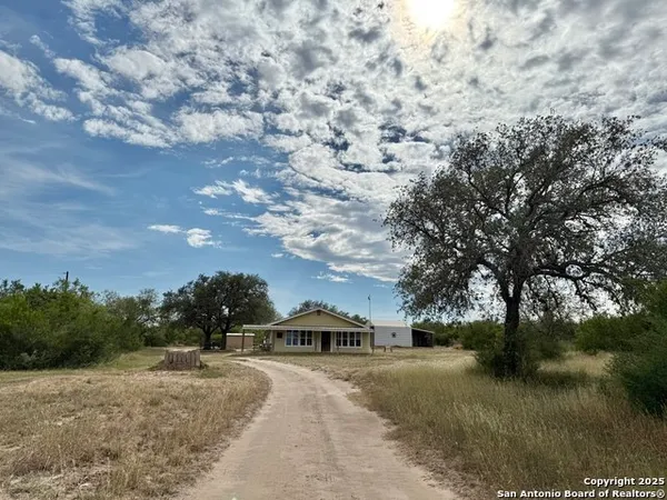 $590,000 | 731 Cr 325, George West, TX 78022