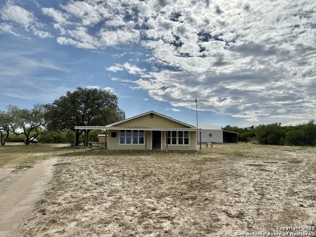 731 Cr 325 George West, TX 78022 - Photo 13 of 37