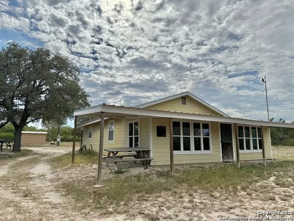 $590,000 | 731 Cr 325, George West, TX 78022