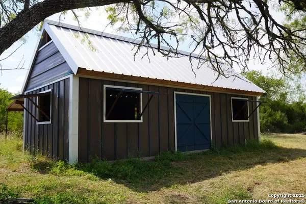 $590,000 | 731 Cr 325, George West, TX 78022