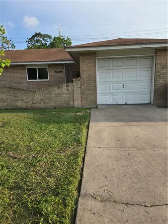 $1,400 | 3609 La Paz Drive, Corpus Christi, TX 78415