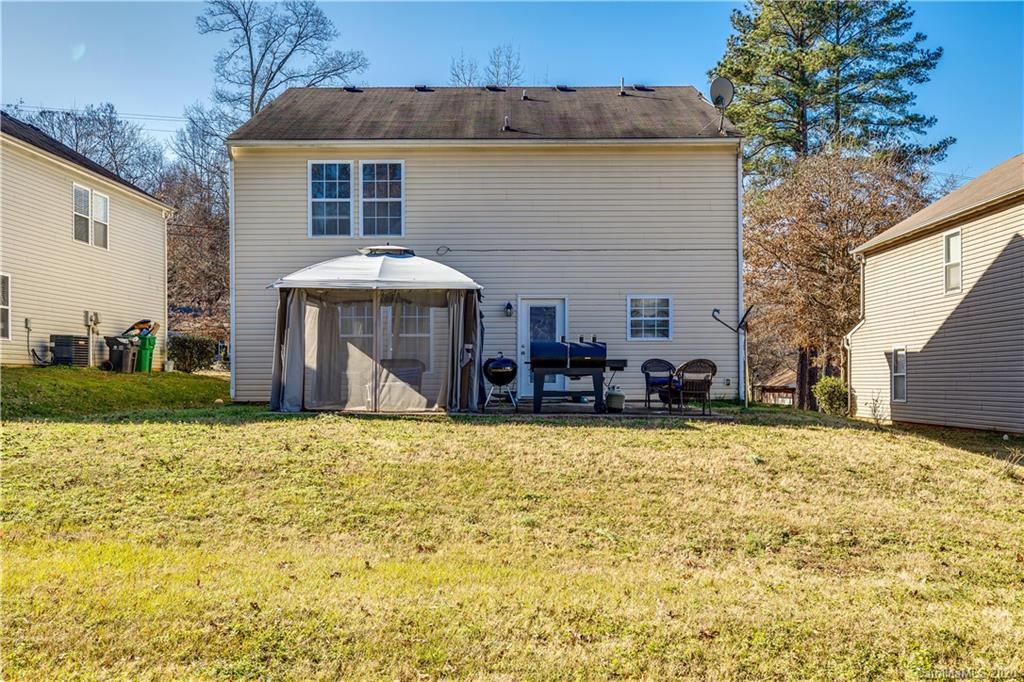 8808 Old Potters Road Charlotte, NC 28269 - Photo 32 of 34 a front view of a house with a yard