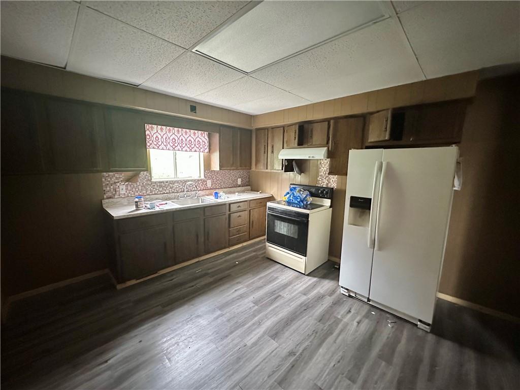 275 Wendel Road Irwin, PA 15642 - Photo 7 of 17 1st unit kitchen