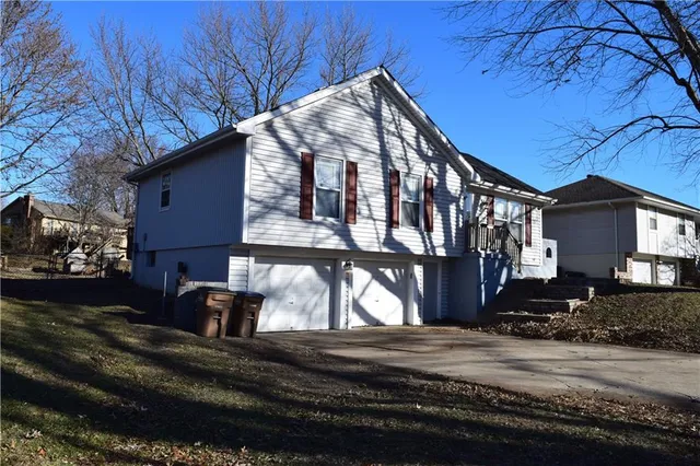 $260,000 | 1704 Cinnabar Drive, Raymore, MO 64083