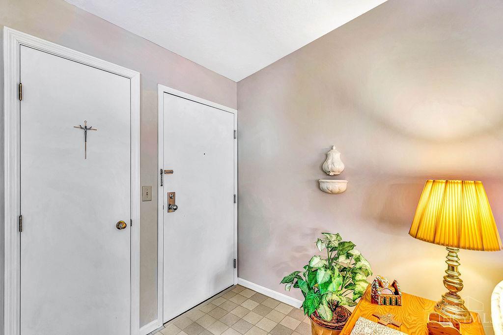 5642 Bridgetown Road, Unit 8 Cincinnati, OH 45248 - Photo 5 of 42 Gallery Image 5