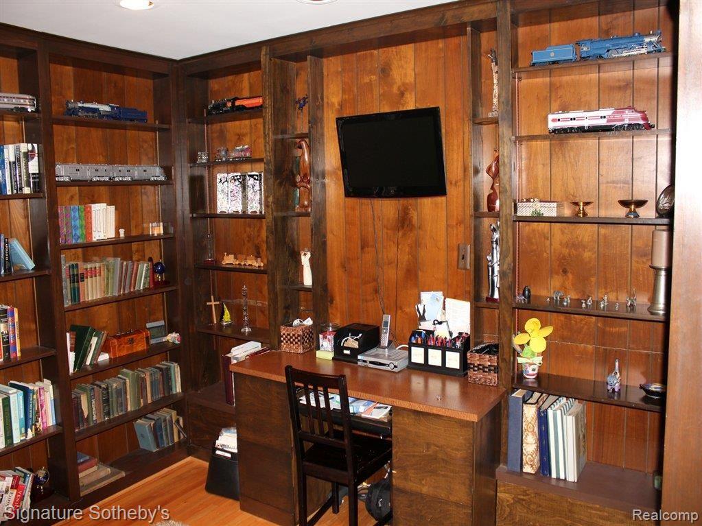 19690 Beverly Road Franklin, MI 48025 - Photo 6 of 23 Den/Study