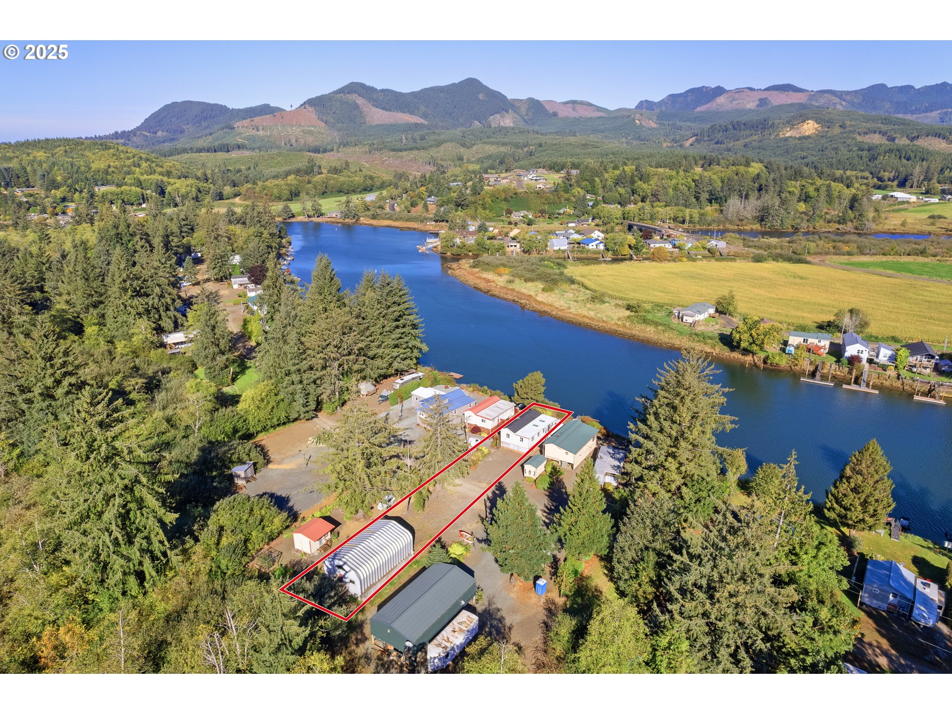 37000 Tohl Ranch Road, Unit 29 Nehalem, OR 97131 - Photo 32 of 46 a view of city and mountain