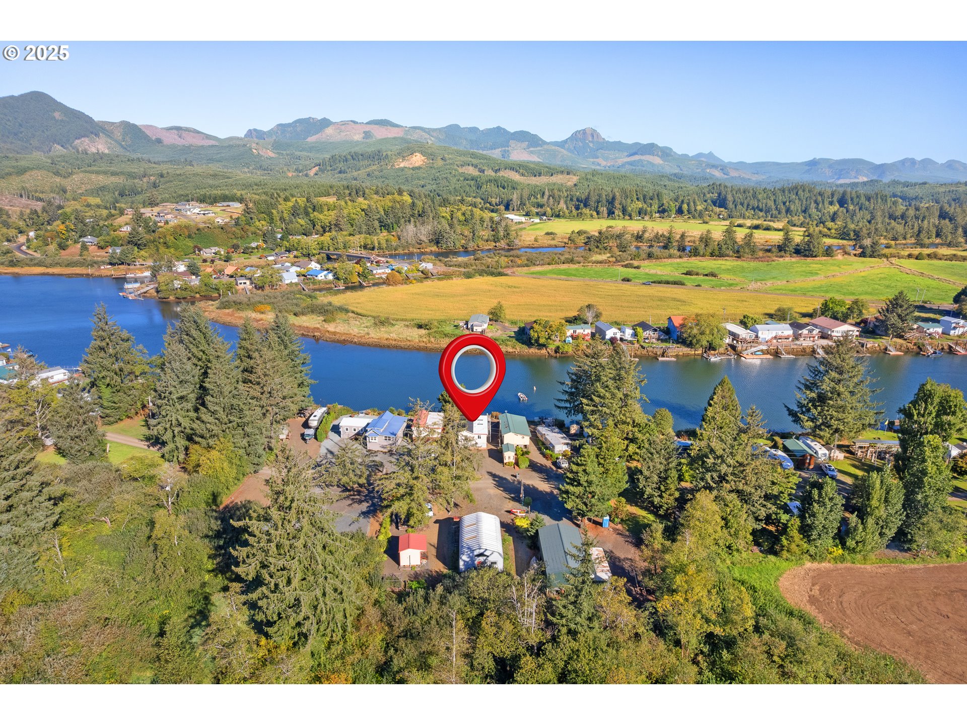 37000 Tohl Ranch Road, Unit 29 Nehalem, OR 97131 - Photo 38 of 46 a view of lake and mountain