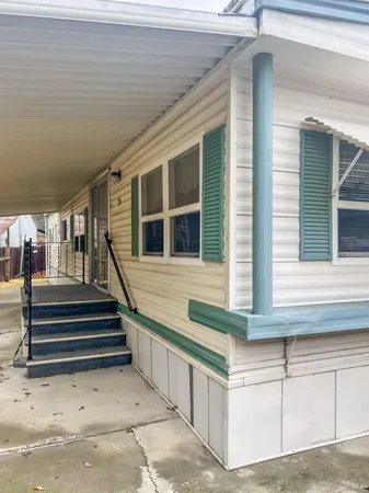 a view of entryway with a front door