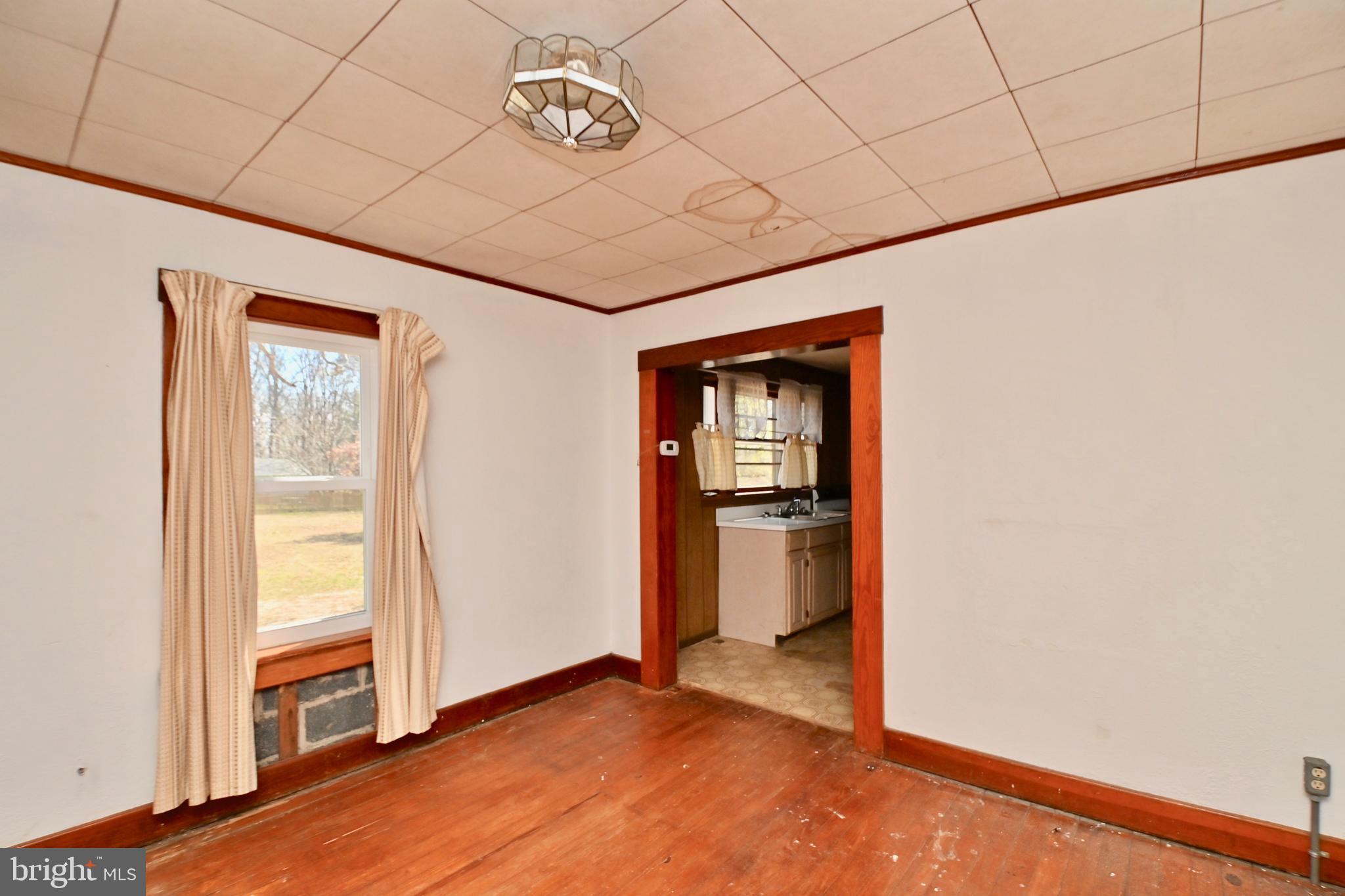 144 Harrell Road Fredericksburg, VA 22405 - Photo 5 of 33 Living Room Area