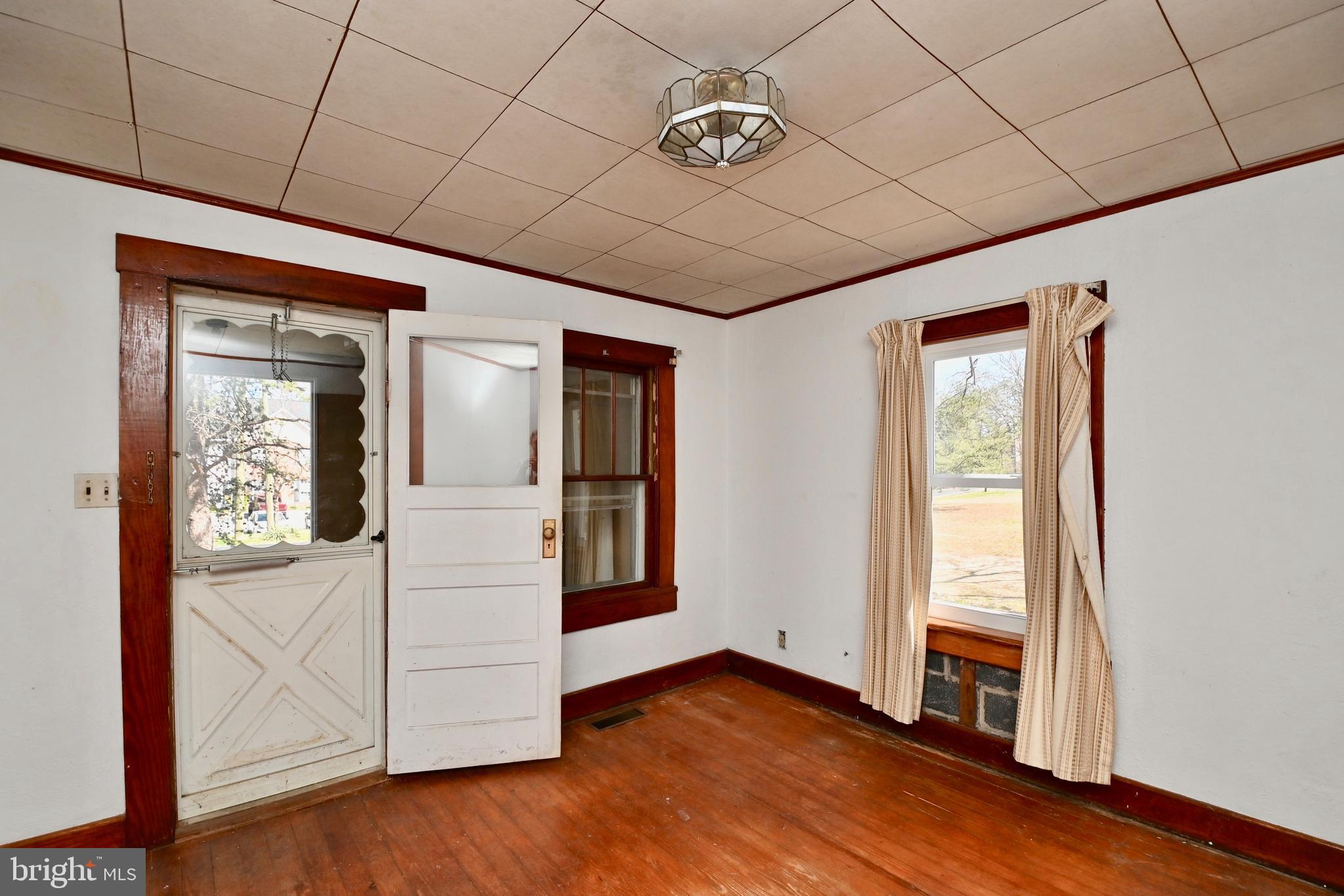 144 Harrell Road Fredericksburg, VA 22405 - Photo 6 of 33 View to front in LR