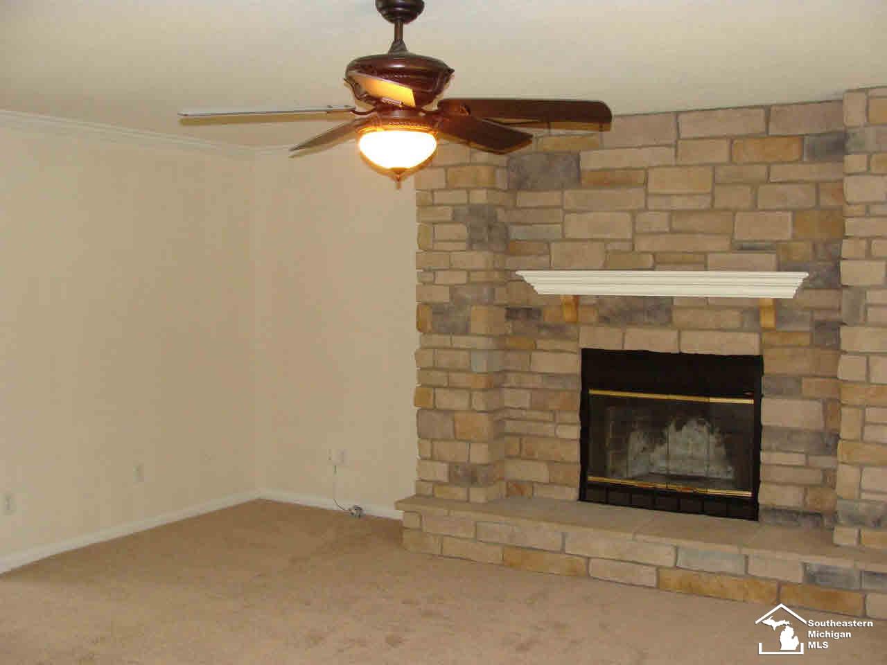 6876 Jackman Road Temperance, MI 48182 - Photo 4 of 10 Living room