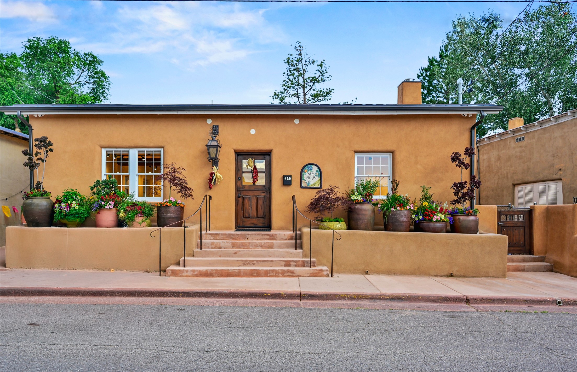650 Canyon - Front
