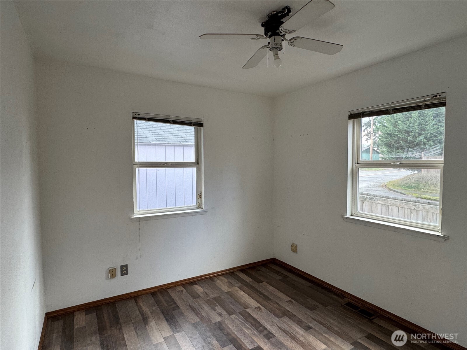 10645 21st Avenue Southwest Seattle, WA 98146 - Photo 8 of 27