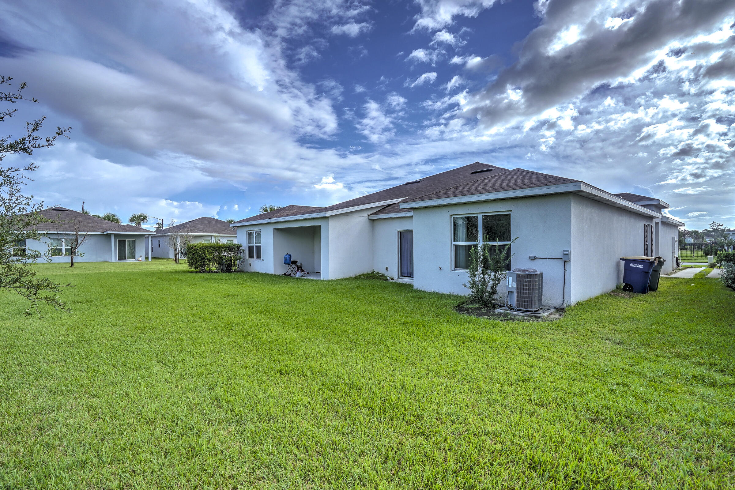 337 Raspberry Road Fort Pierce, FL 34981 - Photo 29 of 40 Exterior Rear