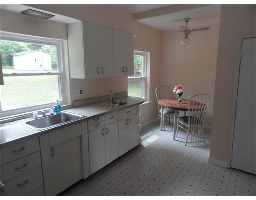 5752 Phillips Road Gibsonia, PA 15044 - Photo 11 of 18 Kitchen.