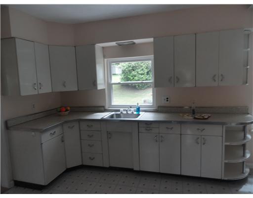 5752 Phillips Road Gibsonia, PA 15044 - Photo 9 of 18 Kitchen. Spacious Kitchen,