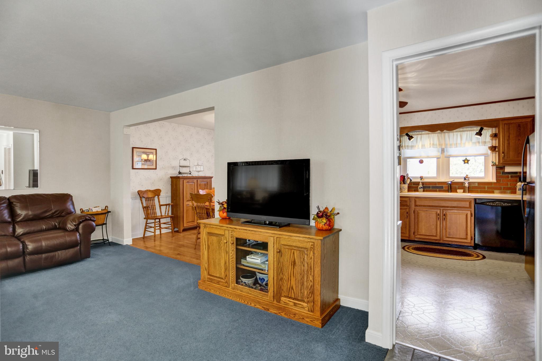 2409 Laurel Road Reading, PA 19609 - Photo 4 of 27 Gallery Image 4