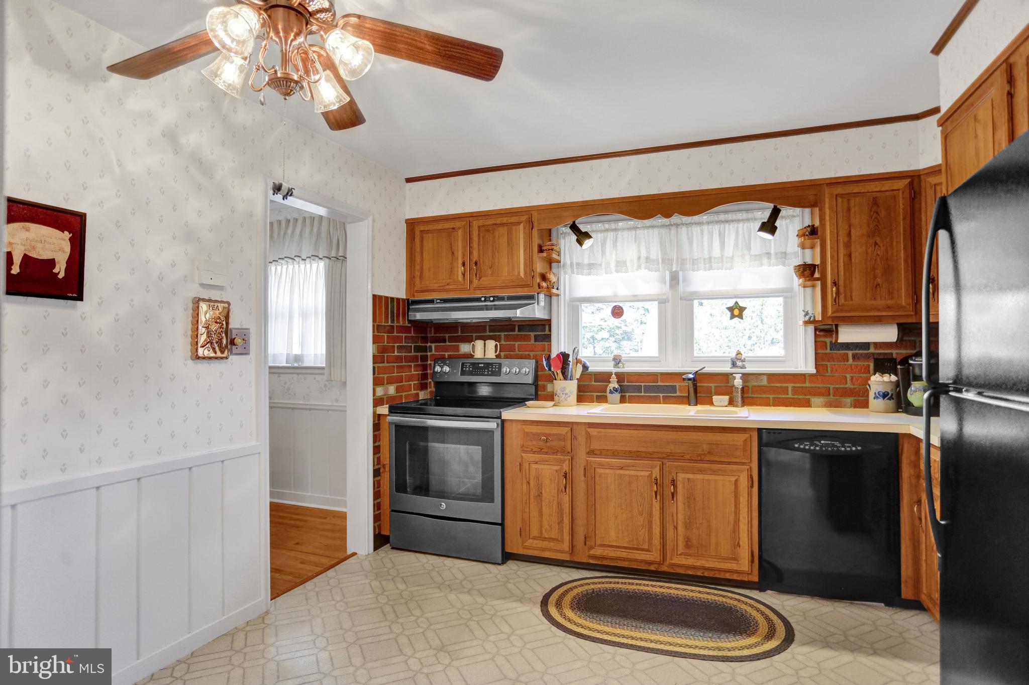 2409 Laurel Road Reading, PA 19609 - Photo 8 of 27 Gallery Image 8