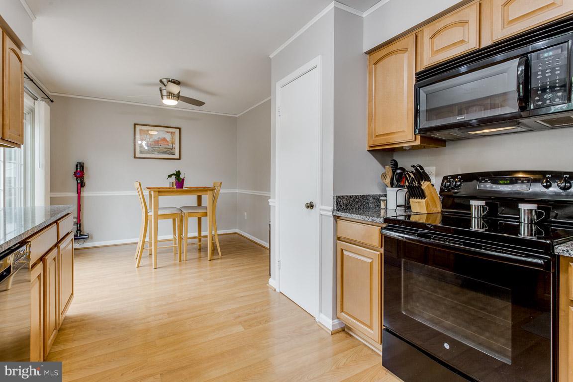 4338 Cub Run Road Chantilly, VA 20151 - Photo 11 of 27 Tons of cabinet and counter space