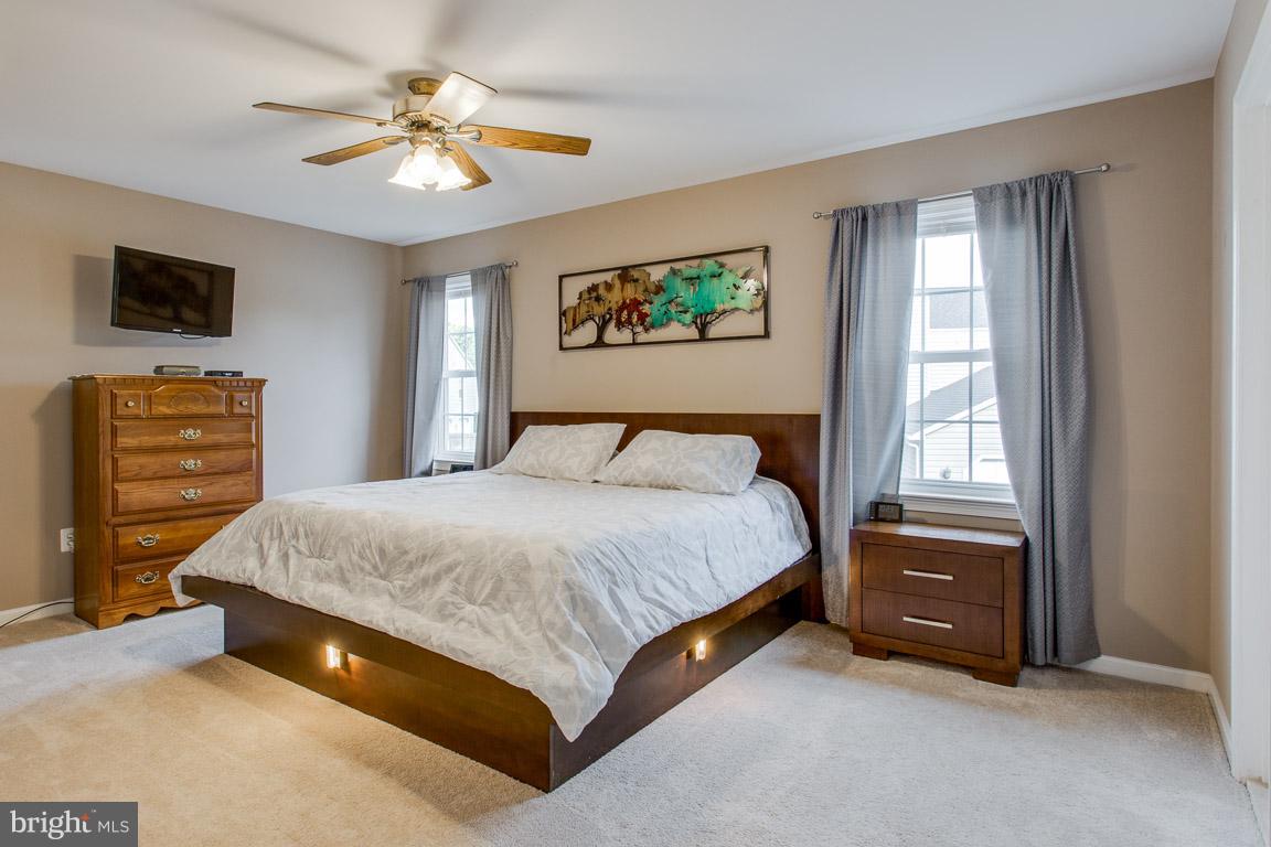 4338 Cub Run Road Chantilly, VA 20151 - Photo 14 of 27 Master bedroom with neutral decor