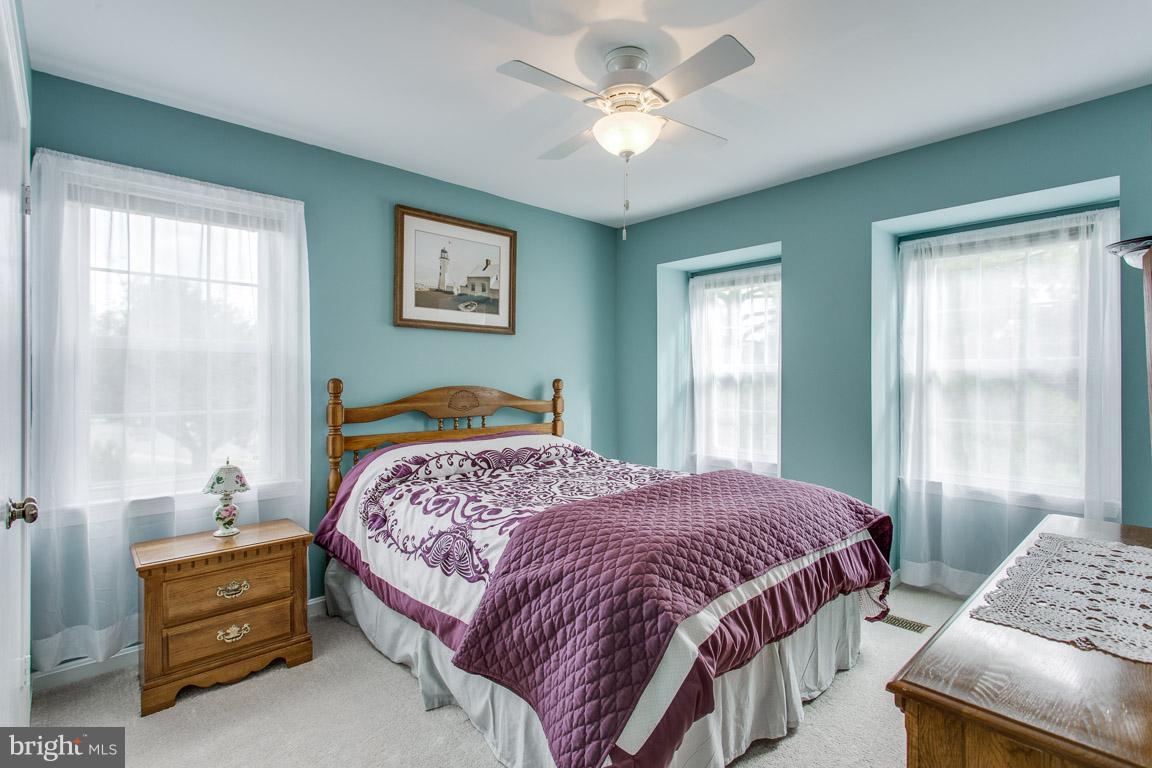 4338 Cub Run Road Chantilly, VA 20151 - Photo 15 of 27 Guest bedroom offerings lots of natural light