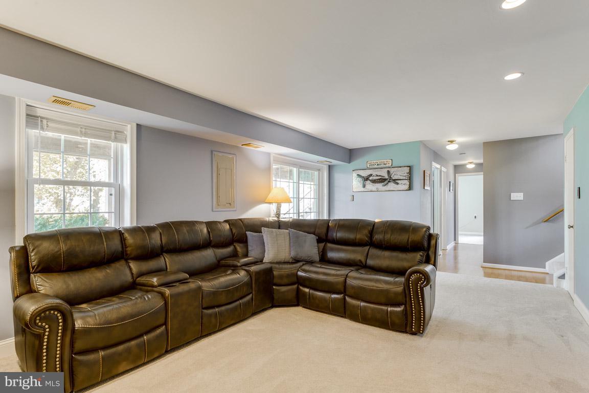 4338 Cub Run Road Chantilly, VA 20151 - Photo 20 of 27 Large space for all your entertaining needs
