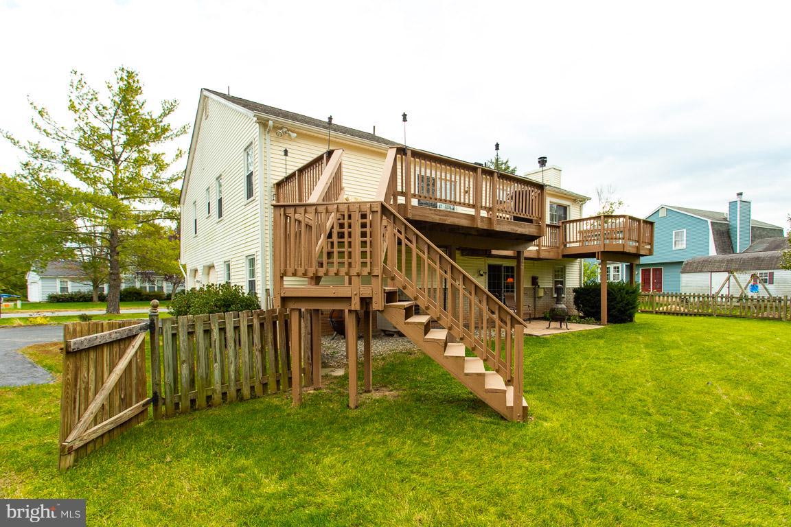 4338 Cub Run Road Chantilly, VA 20151 - Photo 25 of 27 Easy access to backyard from garage/driveway