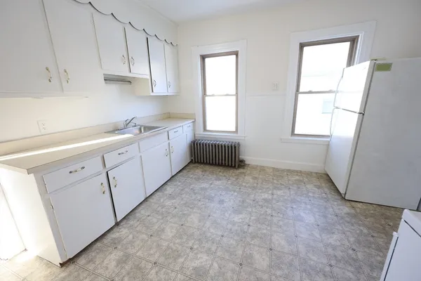 $2,600 | 31 June Street, Unit 2, Boston, MA 02131