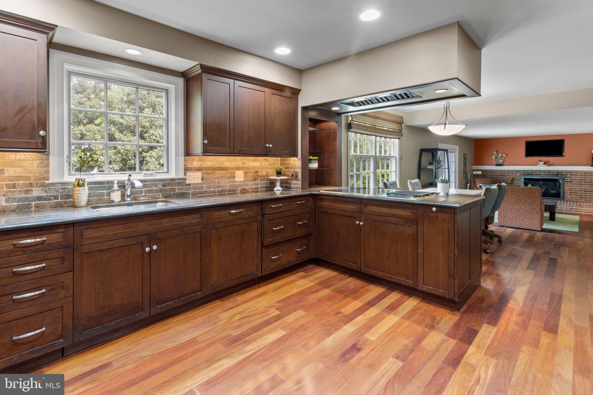 994 Roelofs Road Yardley, PA 19067 - Photo 5 of 34 Lots of cabinet space