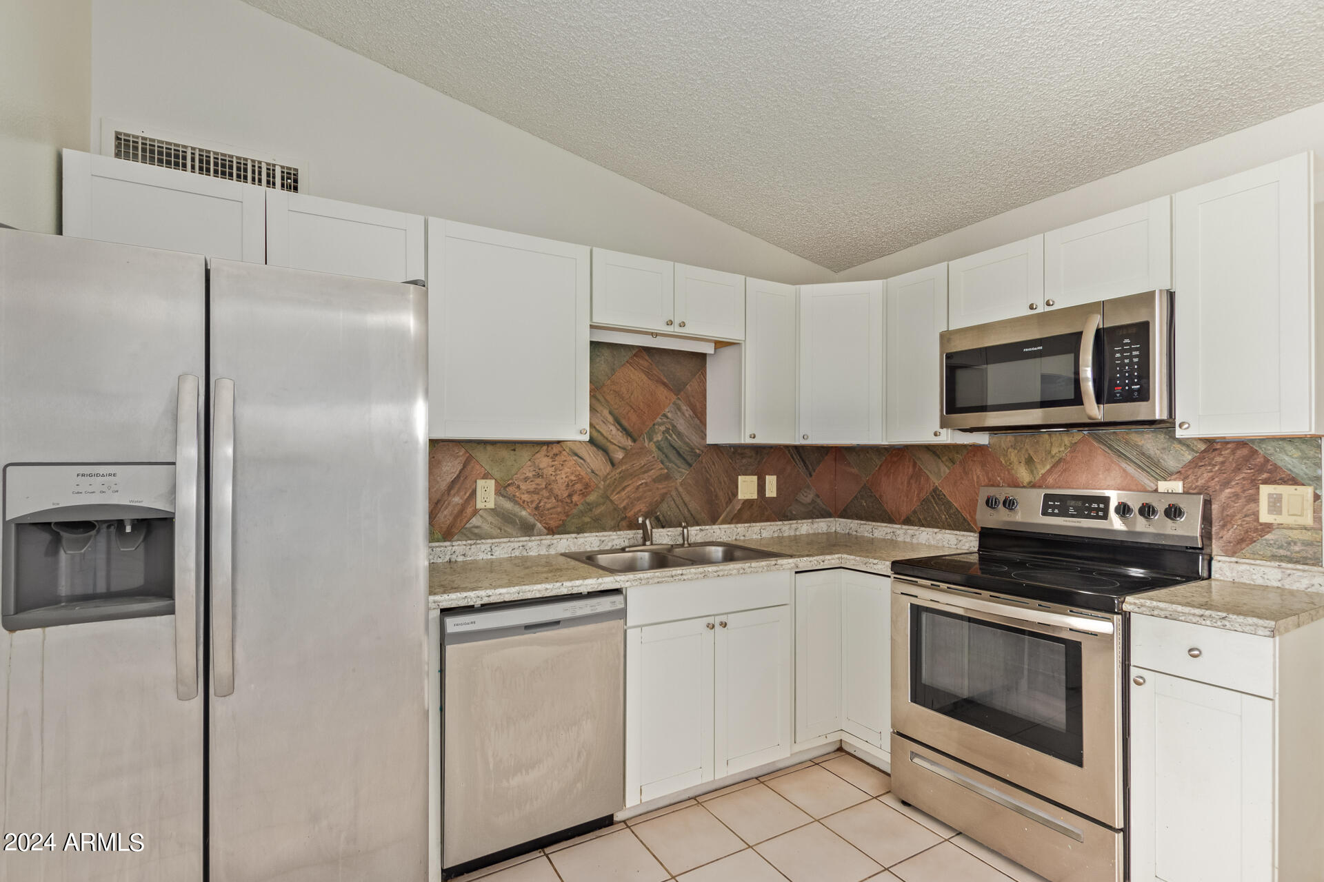 6711 West Osborn Road, Unit 111 Phoenix, AZ 85033 - Photo 11 of 27 0012-12 - Osborn