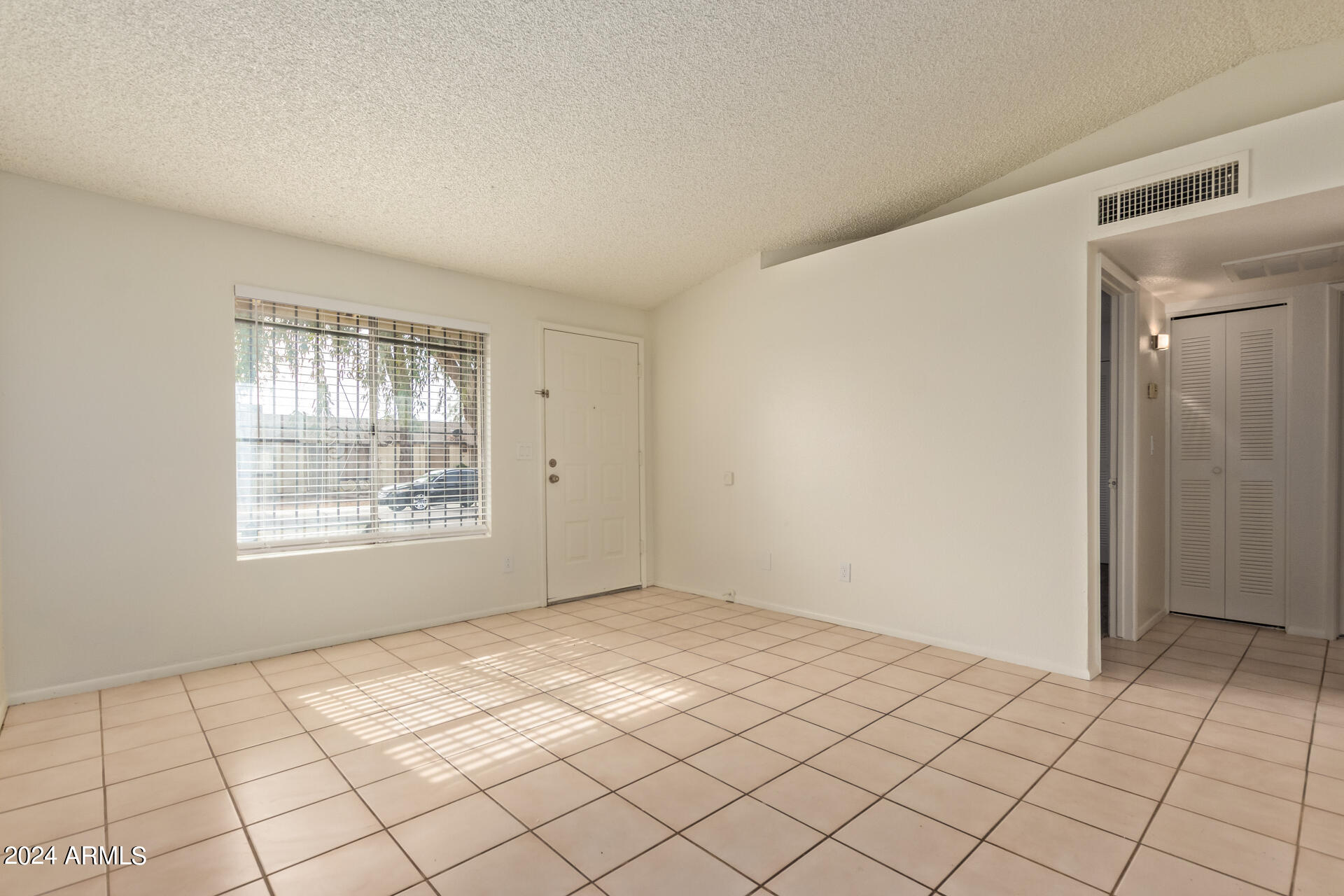 6711 West Osborn Road, Unit 111 Phoenix, AZ 85033 - Photo 3 of 27 0004-04 - Osborn