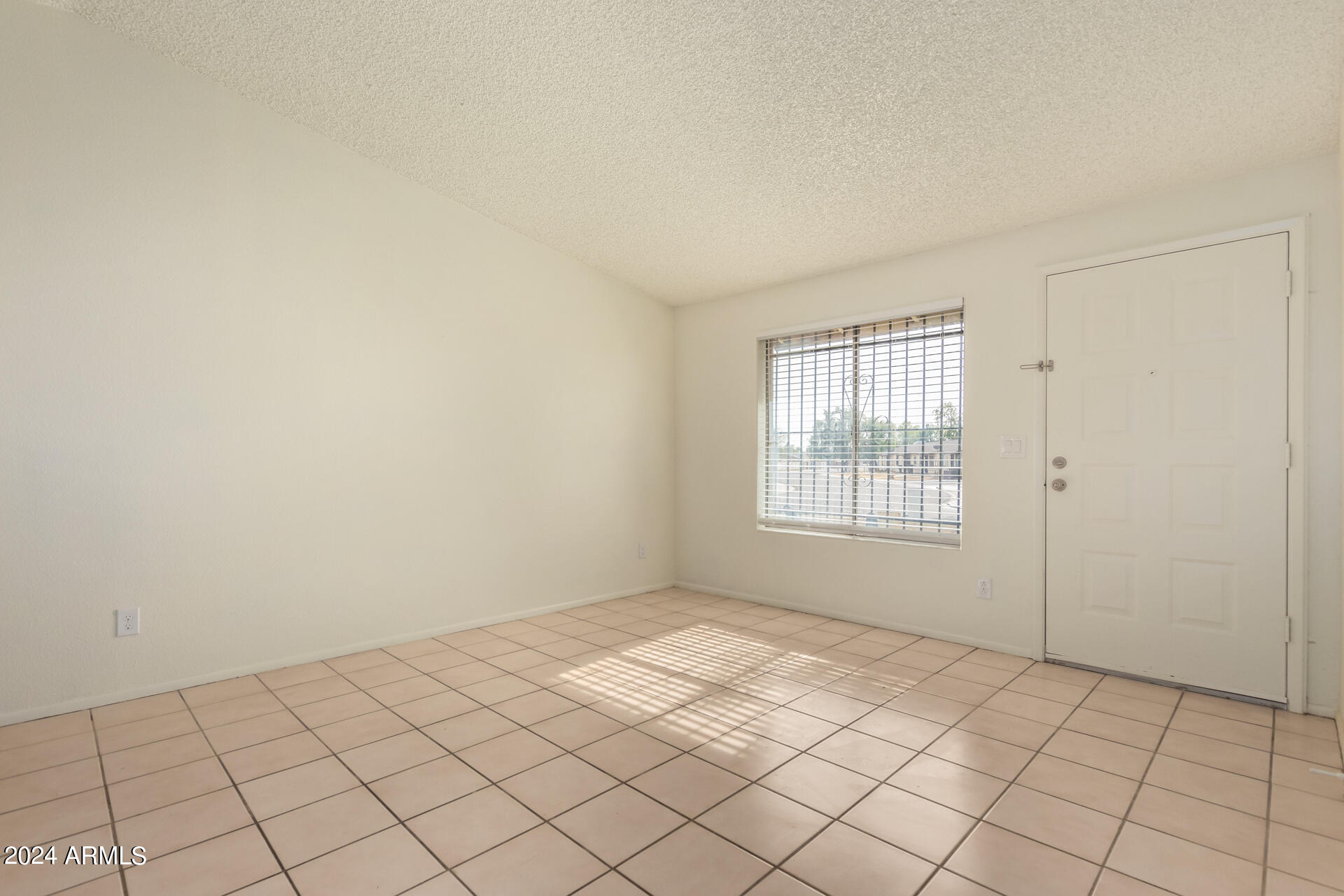 6711 West Osborn Road, Unit 111 Phoenix, AZ 85033 - Photo 4 of 27 0005-05 - Osborn
