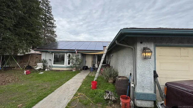 a view of outdoor space yard and porch